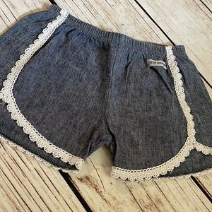 Little Fashionista Boutique chambray shorts. Excellent used condition. Size 8